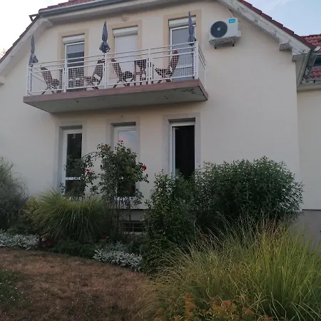 Csaladbarat Вонярцвашхедь