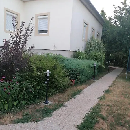 Csaladbarat Apartment *