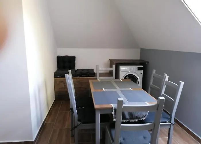 Csaladbarat פוניארצוושהג'